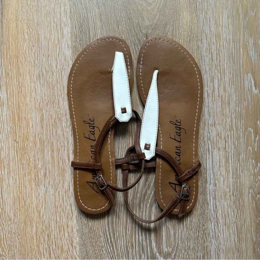 American Eagle White Patent Leather T-Strap Flat Sandals - Size 8 - Picture 4 of 14